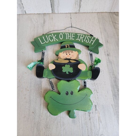 Wooden hanging sign Luck of the Irish St Patrick's Day leprechaun gold - Picture 1 of 9
